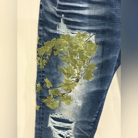 Stylish Blue Jeans with Olive Embroidered Accents - Picture 8 of 16